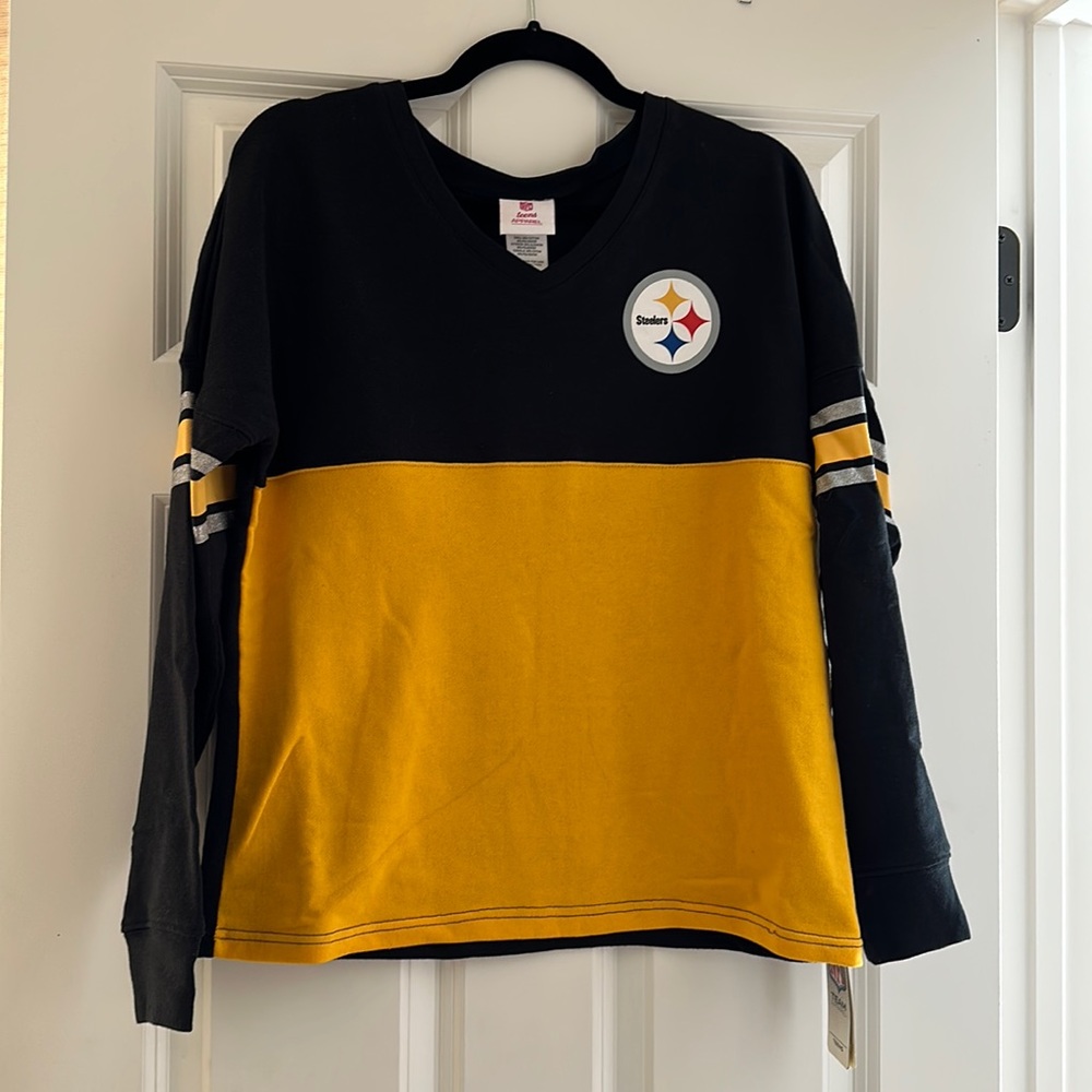 NWT teens L Pittsburgh Steelers lightweight sweatshirt.